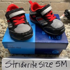Stride rite size 5 boys shoes